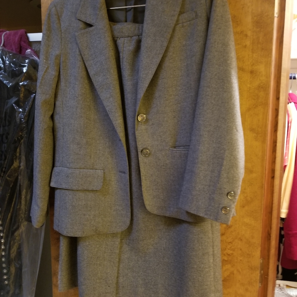 Dress suit